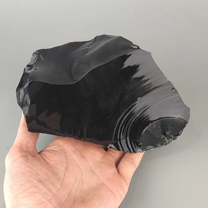 Neopracovaný kámen - černý obsidián