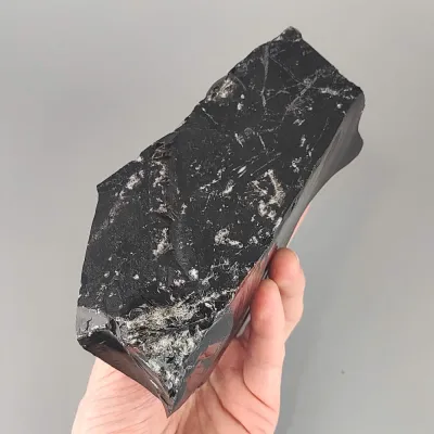 Neopracovaný kámen - černý obsidián