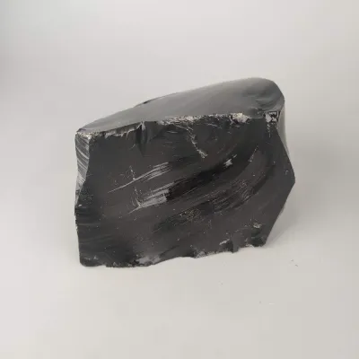 Neopracovaný kámen - černý obsidián