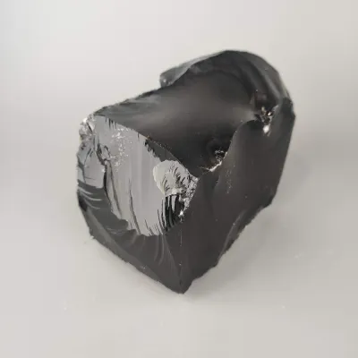 Neopracovaný kámen - černý obsidián